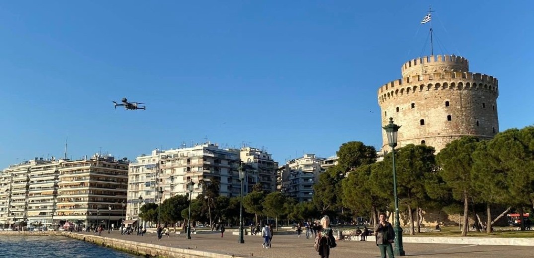 ΠΚΜ: Drone καλεί τους Θεσσαλονικείς στην παραλία να Μείνουν Σπίτι