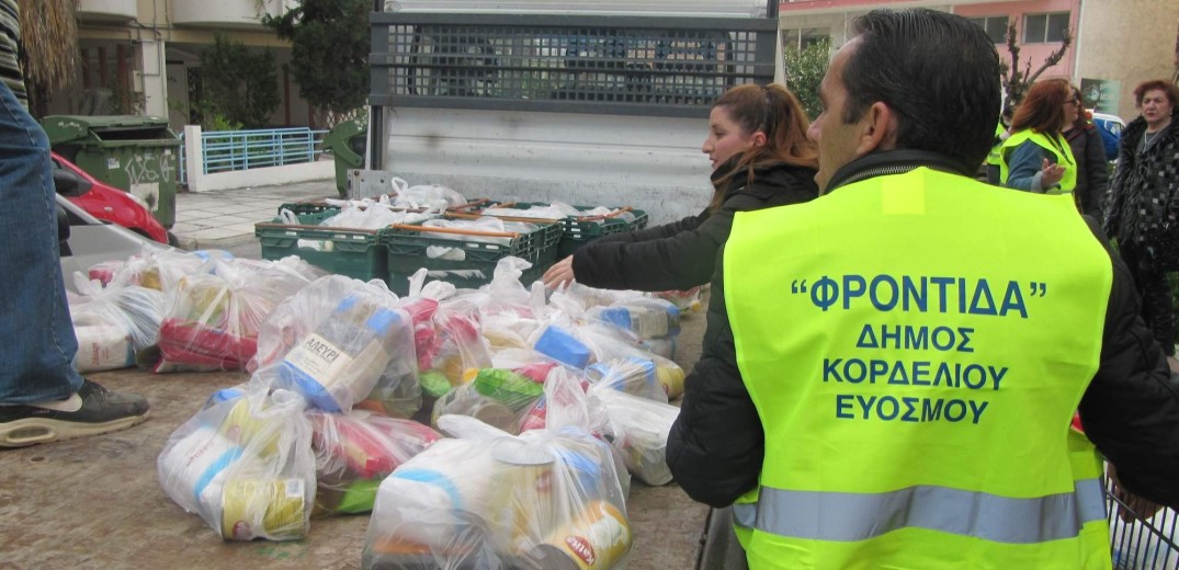 Δήμος Κορδελιού – Ευόσμου: Πόρτα – πόρτα η διανομή τροφίμων σε 500 άπορες οικογένειες