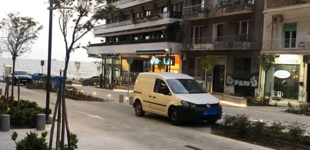 Θεσσαλονίκη: Η παράνομη στάθμευση δεν καταλαβαίνει ούτε από... lockdown