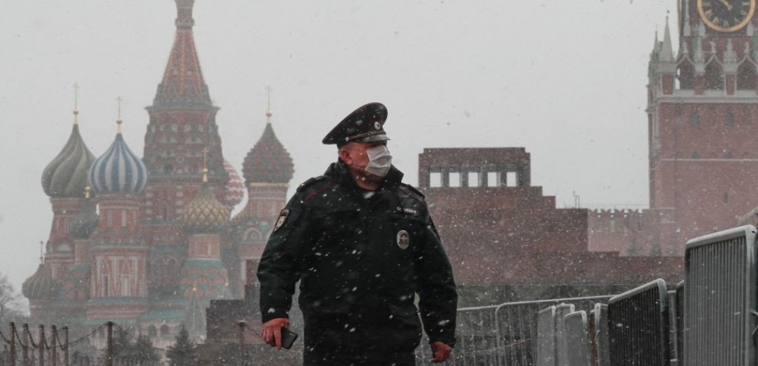 Η αύξηση κρουσμάτων στη Μόσχα ξαναφέρνει μάσκες και γάντια ως υποχρεωτικά μέτρα