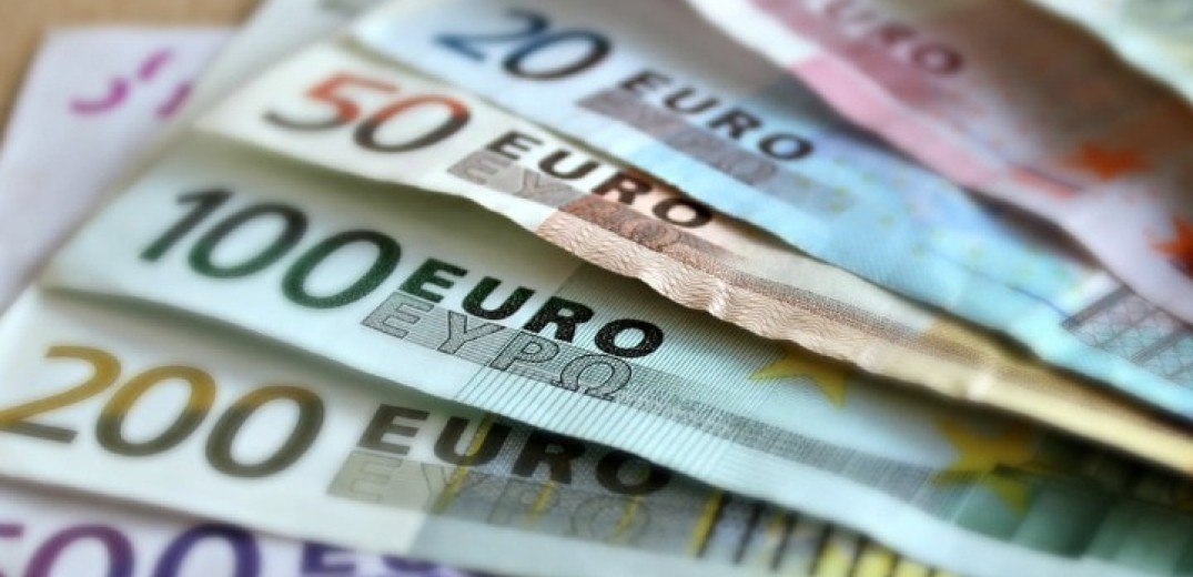 Στους λογαριασμούς και των τελευταίων δικαιούχων τα 800 ευρώ