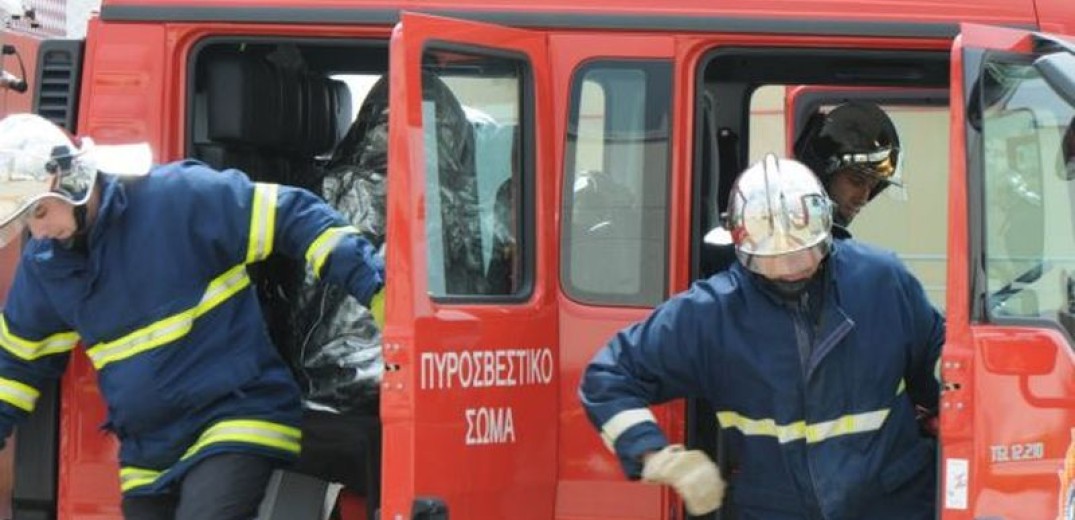 Φωτιά σε σοφίτα διαμερίσματος στην Πολίχνη Θεσσαλονίκης 
