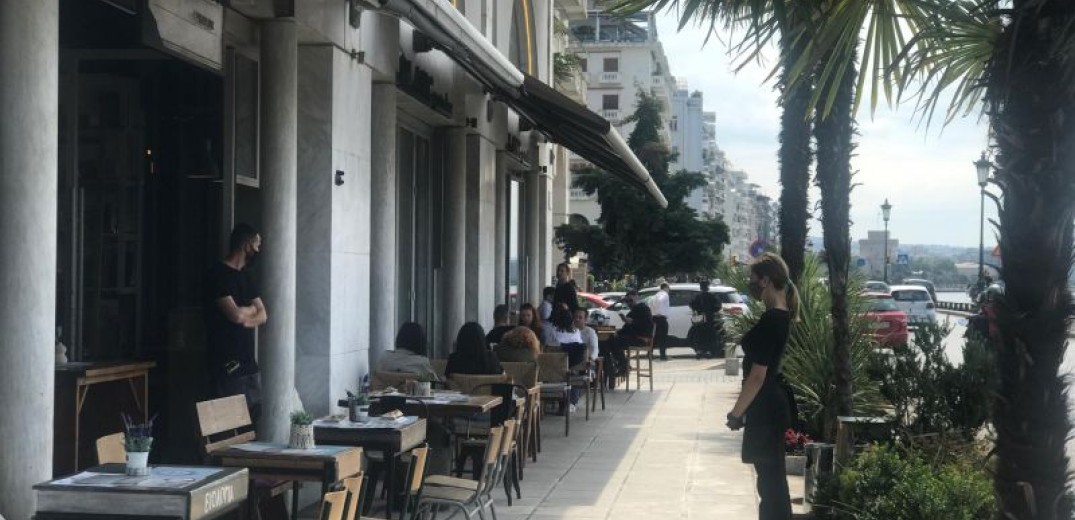 Θεσσαλονίκη: Βγήκαν τα τραπεζοκαθίσματα - Με ανυπομονησία και χαρά ανοίγουν τα καταστήματα εστίασης (Φωτ.) 