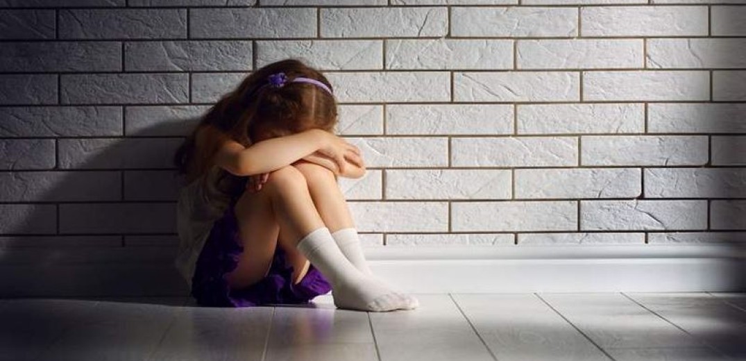 Σοκ στη Ρόδο: 8χρονο κοριτσάκι νοσηλεύεται μετά από καταγγελία για βιασμό