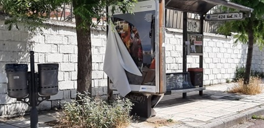 Ένταση στο δημοτικό συμβούλιο Θεσσαλονίκης για τον διαγωνισμό διαφημίσεων στις στάσεις του ΟΑΣΘ