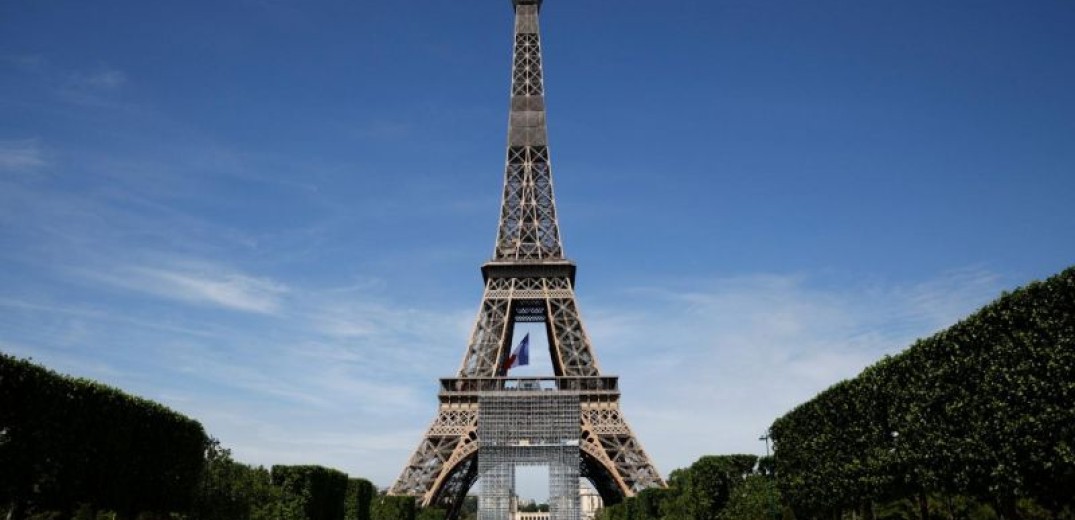 Γαλλία: Ανοιξε ο Πύργος του Άιφελ	