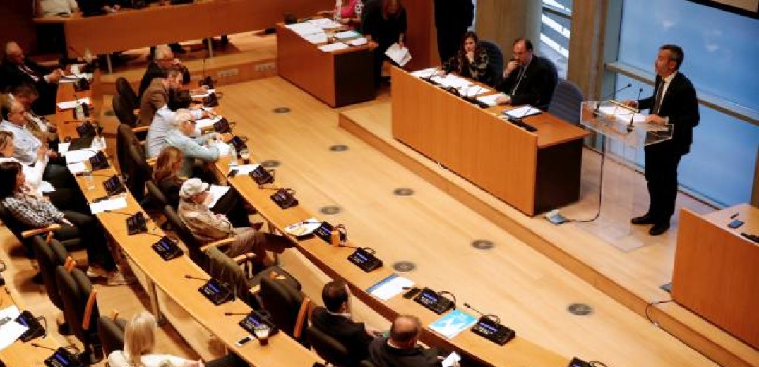 «Αστραπές και βροντές» στο Δημοτικό Συμβούλιο Θεσσαλονίκης για τις αλλαγές στη δομή του δήμου