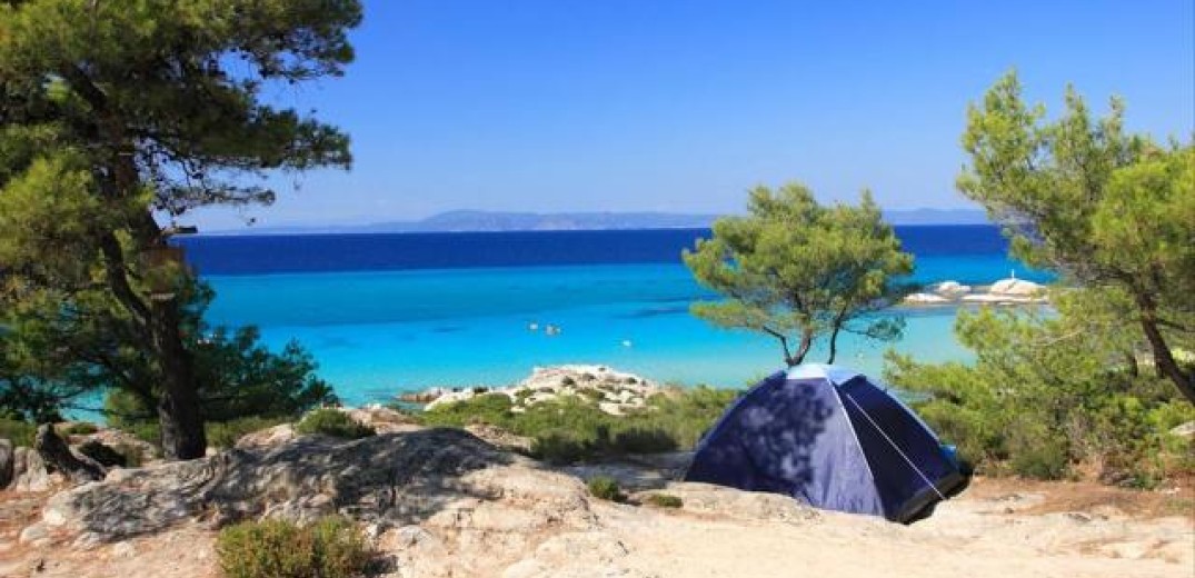 Κάμπινγκ: Αγαπημένη συνήθεια και οικονομικές διακοπές- Το προφίλ των κατασκηνωτών στην Ελλάδα