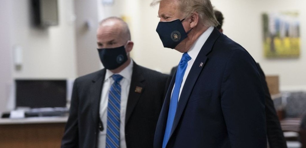 Ο Τραμπ φόρεσε τη μάσκα του (φωτ.)