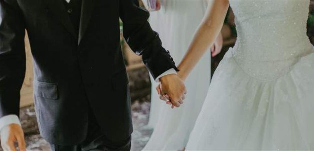 Θεσσαλονίκη: Ο γαμπρός... πλήρωσε τη νύφη γιατί «έσπασαν» τα μέτρα κατά της COVID-19