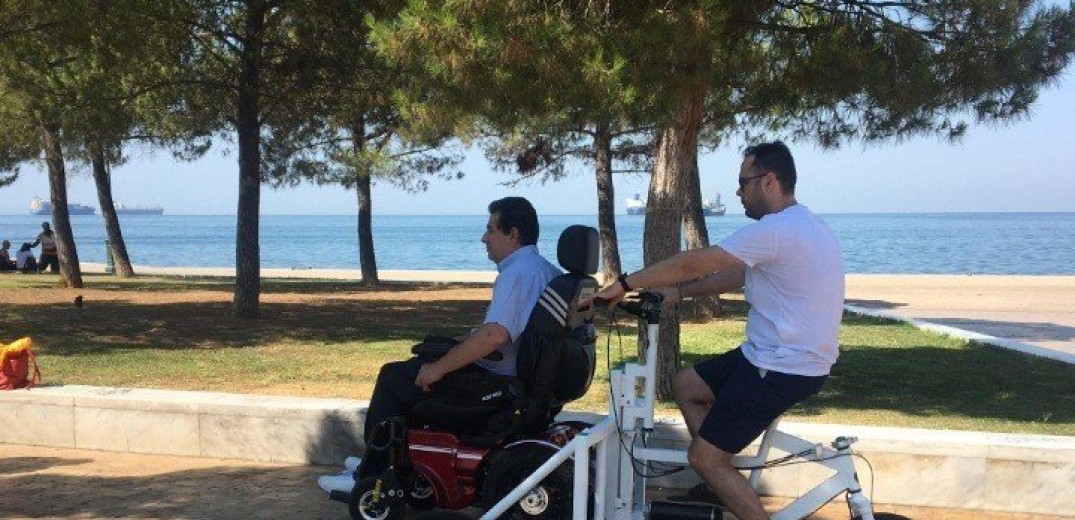 Θεσσαλονίκη: Το πρώτο ποδήλατο για ΑμεΑ έκανε βόλτα στην παραλιακή