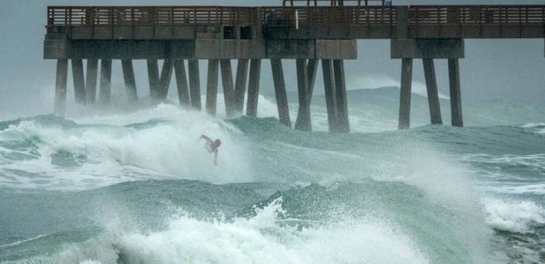 ΗΠΑ: Ο Ησαΐας ενισχύθηκε ξανά σε τυφώνα και απειλεί τη Νότια και τη Βόρεια Καρολίνα