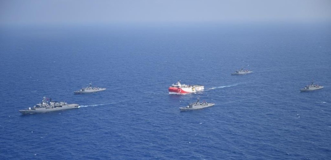 Συνεχίζει τις προκλήσεις η Τουρκία- Δημοσίευσε φωτογραφίες του Oruc Reis, συνοδευόμενο από πολεμικά πλοία