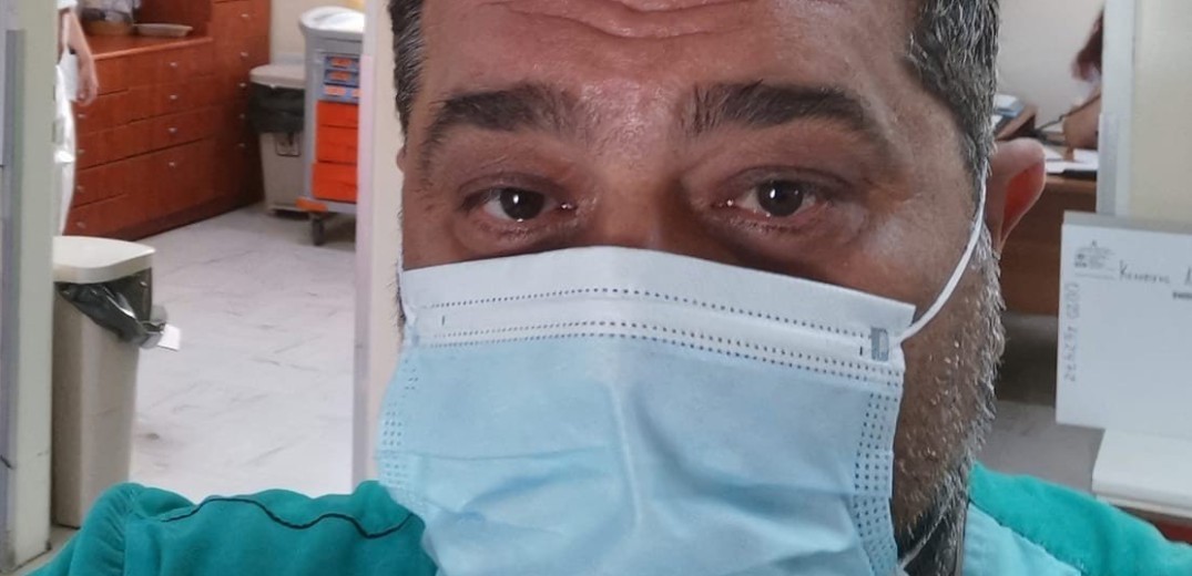 Ο γιατρός από την Κρήτη που βάζει τέλος στα fake news για τις μάσκες