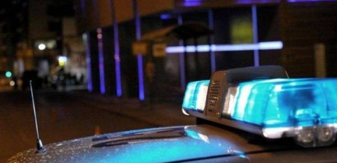 Πανικός το βράδυ στην Ξάνθη:  Λήστεψαν κοπέλα και τράκαραν σταθμευμένα αυτοκίνητα - Μία σύλληψη μετά από καταδίωξη