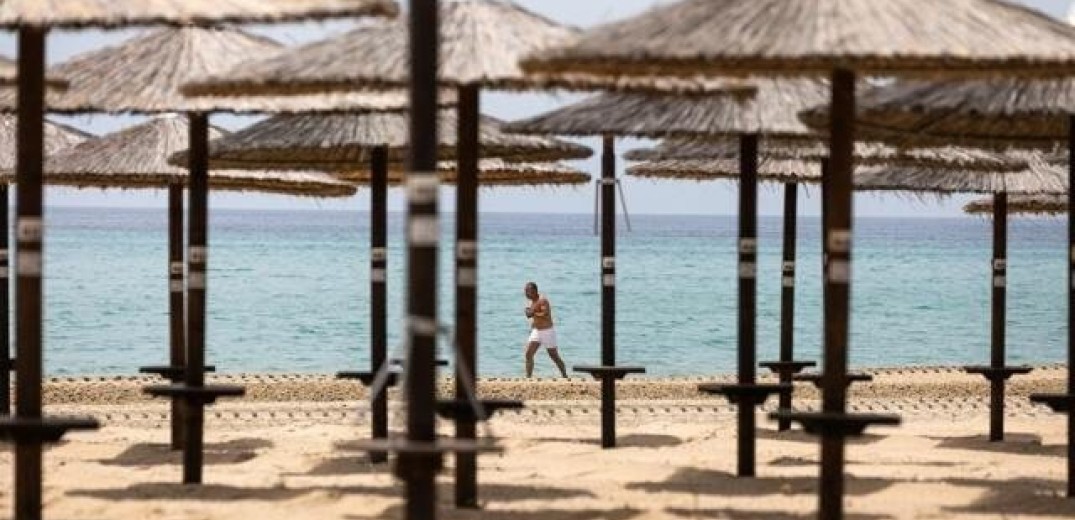 «Λουκέτο» για 48 ώρες σε δημοφιλές beach bar της Μυκόνου που «ξέχασε» να κόψει αποδείξεις