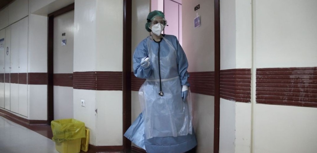 Κινούμενες υγειονομικές βόμβες οι… ασυμπτωματικοί εργαζόμενοι στα νοσοκομεία