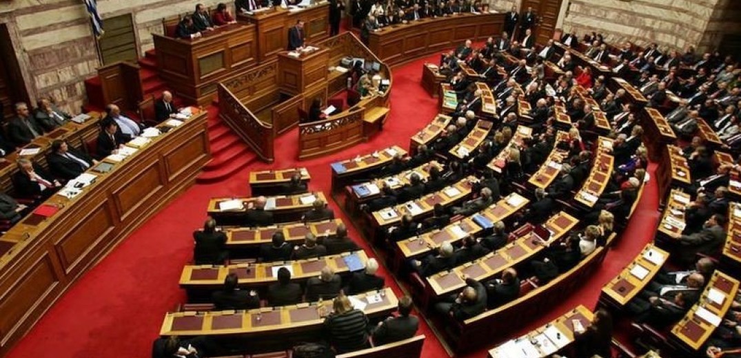 Έντονη αντιπαράθεση κυβέρνησης και αντιπολίτευσης στη Βουλή για το ν&#x2F;σ του ΥΠΟΙΚ 