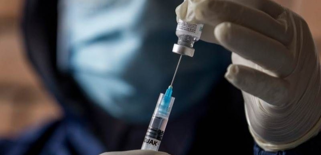 Πιθανή η έγκριση του εμβολίου των Pfizer και BioNTech στα μέσα Δεκεμβρίου 