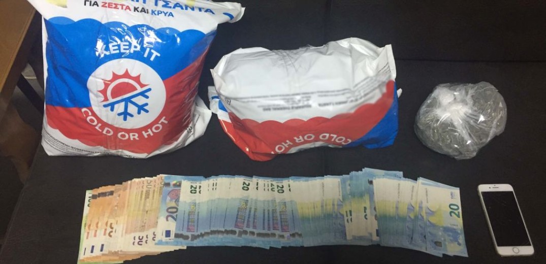 Θεσσαλονίκη: Βρήκαν ναρκωτικά σε ισοθερμικές τσάντες σε κατάστημα των ΕΛ.ΤΑ. (φωτ.)