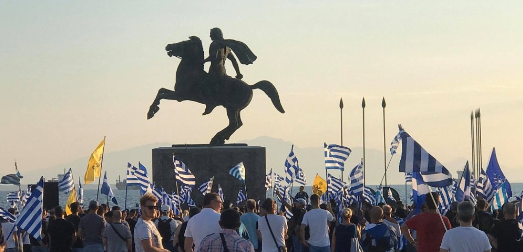 Υβριστικά συνθήματα κατά της κυβέρνησης και του πρωθυπουργού από μέλη του κόμματος &quot;Έλληνες ΓΤΠ&quot; (Φωτό και Βίντεο)