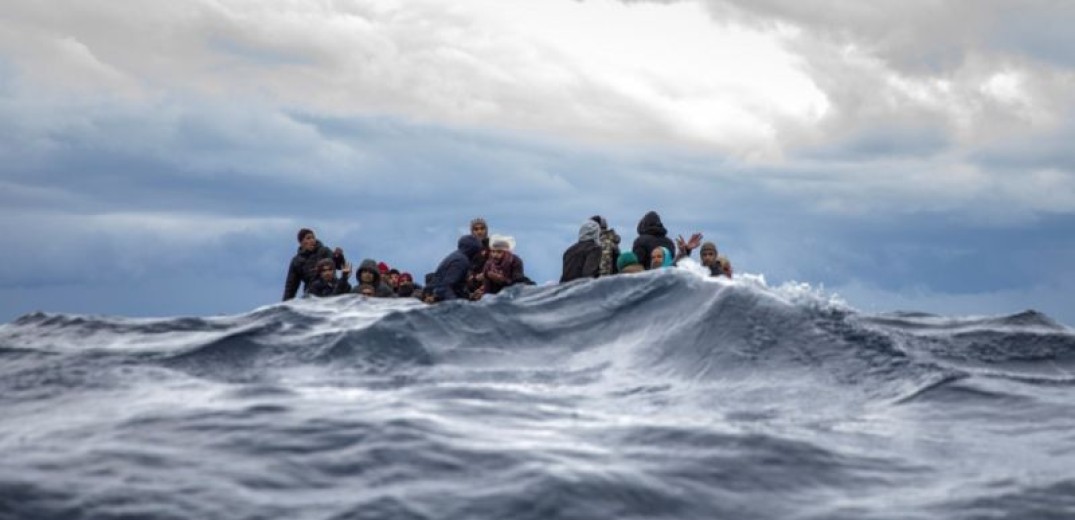 Ιταλία: Σχεδόν 400 μετανάστες διασώθηκαν χθες και άλλοι περίπου 300 αποβιβάστηκαν μετά από μέρες εν πλω