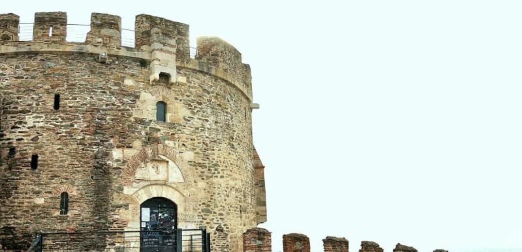 Θεσσαλονίκη: Έπεσε 23χρονος από τον Πύργο Τριγωνίου	