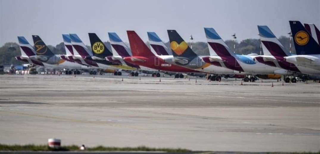 Κορονοϊός:  Άδεια τα ταμεία των αεροπορικών εταιριών - Παίζουν το χαρτί των χαμηλών τιμών