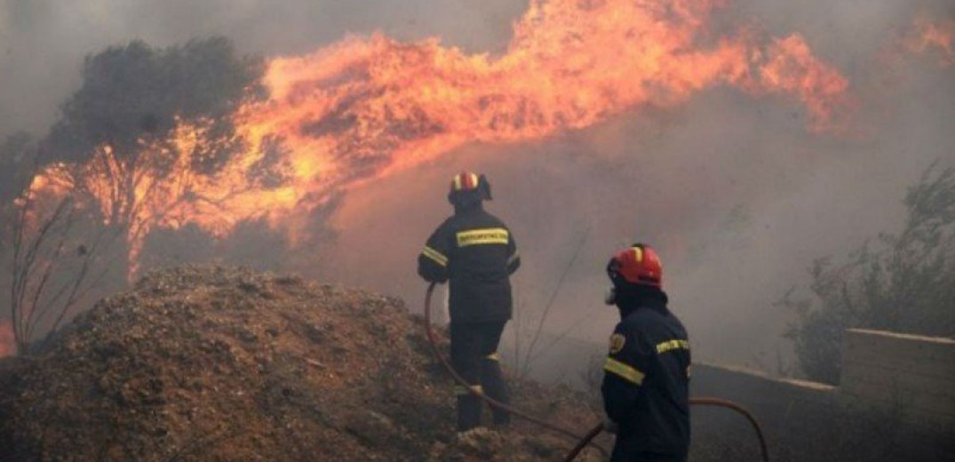 Θεσσαλονίκη: Υπό μερικό έλεγχο η πυρκαγιά στη Μικροκώμη 