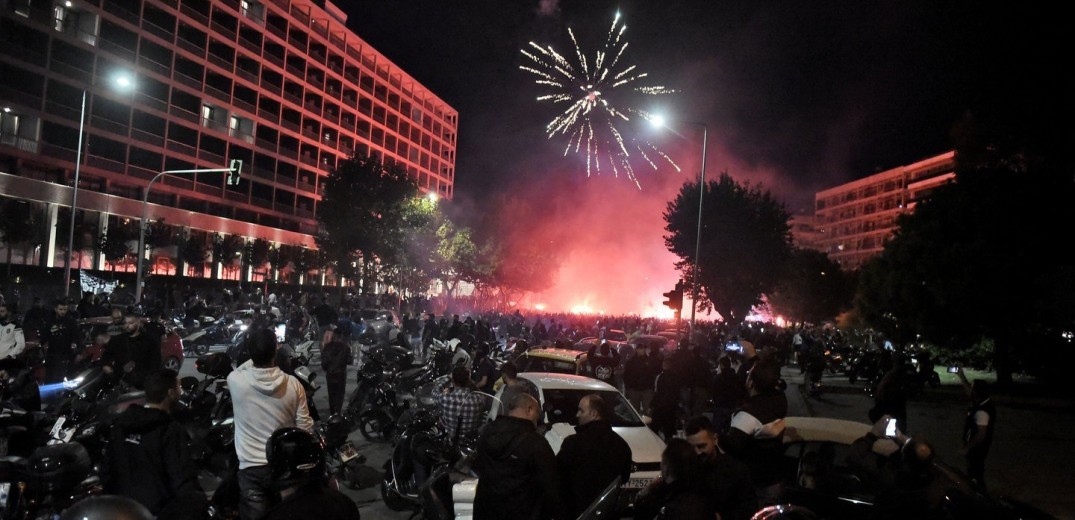 Πάρτι στους δρόμους της Θεσσαλονίκης για τον ΠΑΟΚ (βίντεο)