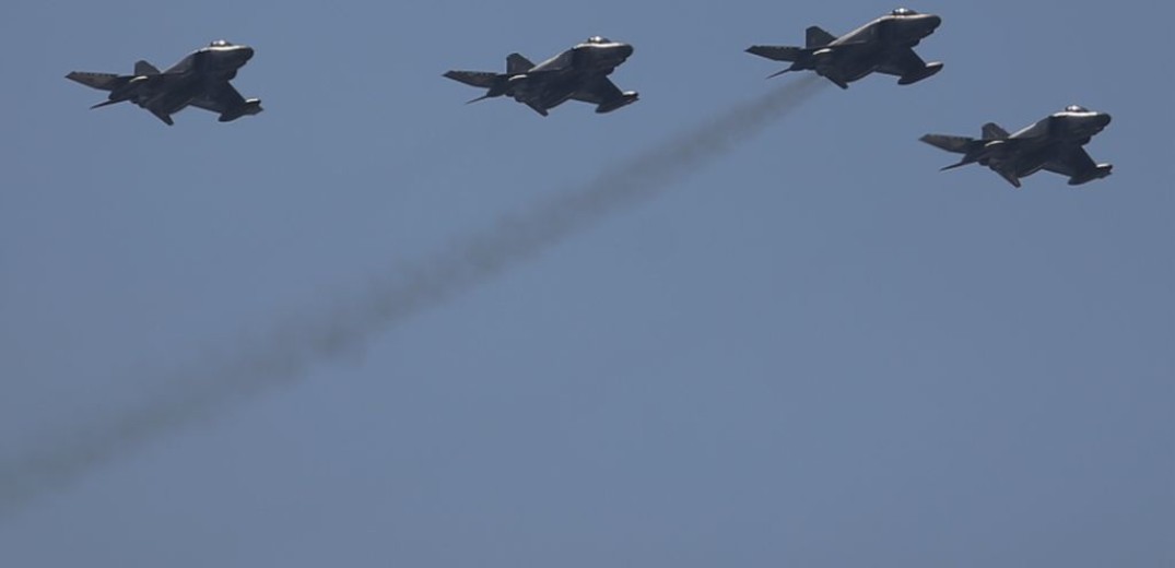 Δύο ζεύγη F-16 και εννέα ελικόπτερα της αεροπορίας στρατού στον ουρανό της Θεσσαλονίκης