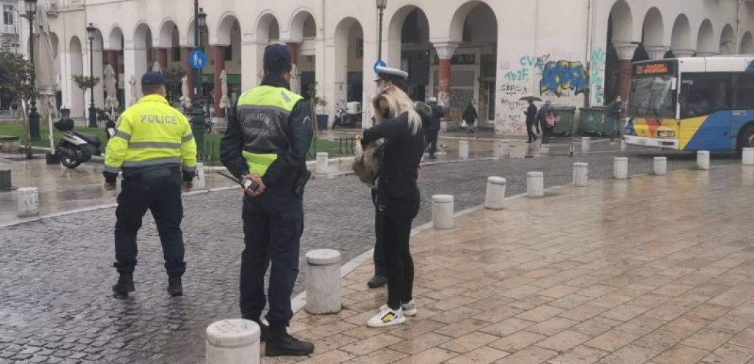 Θεσσαλονίκη: Έλεγχοι και συστάσεις της αστυνομίας την πρώτη ημέρα του lockdown (Βίντεο - Φωτ.)