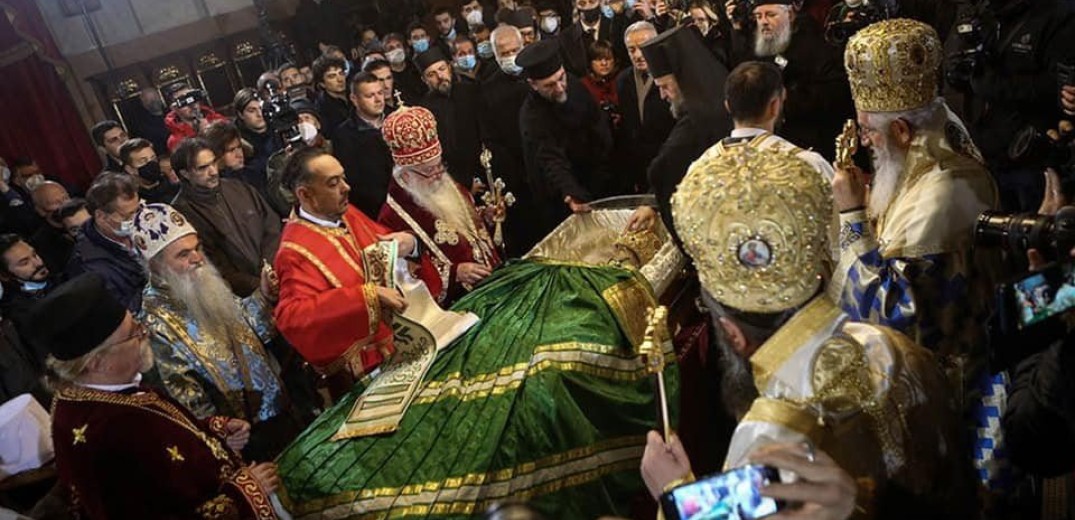 Σερβία: Σοκαριστικές εικόνες από το προσκύνημα του Πατριάρχη Ειρηναίου εν μέσω πανδημίας (Βίντεο-Φωτ.)