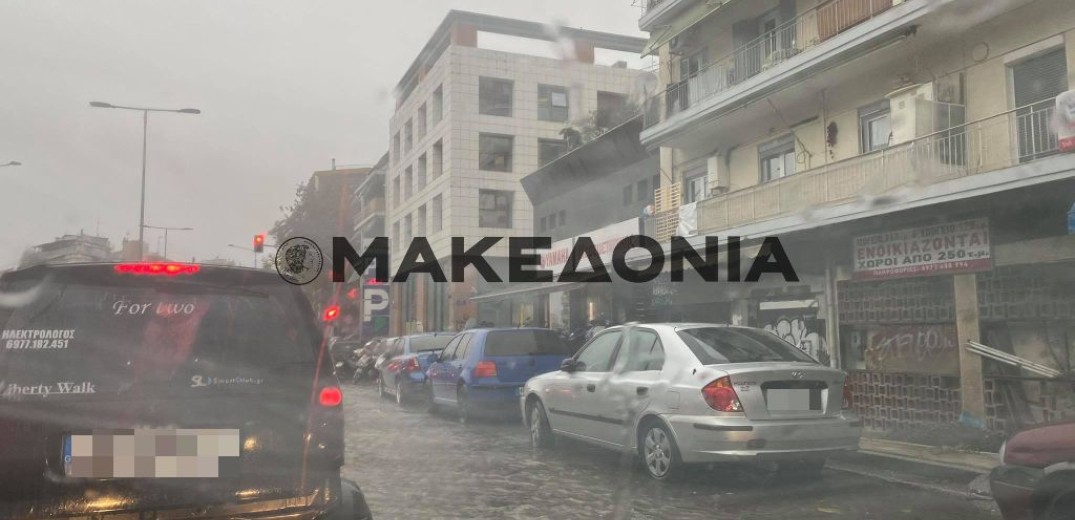 Εγκλωβισμοί ανθρώπων, πτώσεις δέντρων και πλημμύρες σε Θεσσαλονίκη, Πιερία και Ημαθία (βίντεο & φωτ.)
