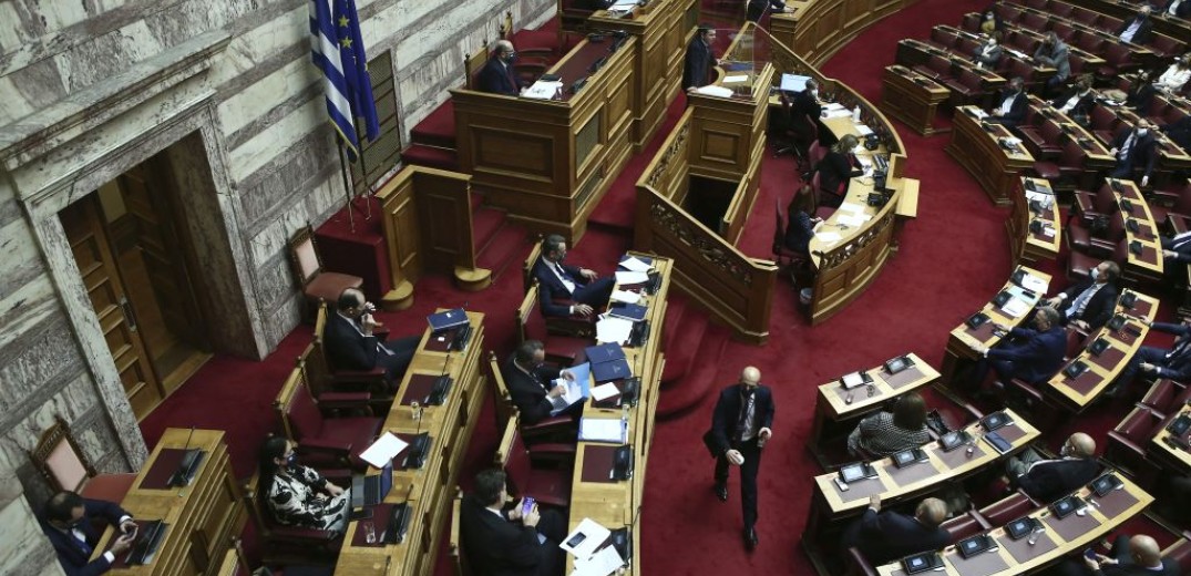Βουλή: Διαξιφισμοί στη συζήτηση επί της πρότασης δυσπιστίας - Ζωντανά η δεύτερη μέρα (βίντεο)