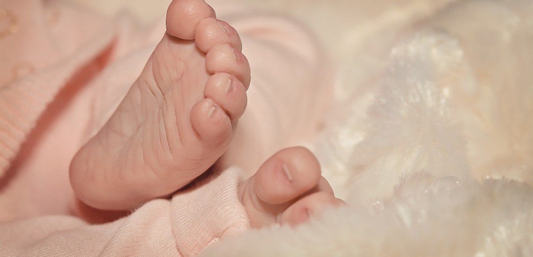 Θεσσαλονίκη: Άνοιξε ο δρόμος για την πειραματική μελέτη γέννησης παιδιού από 3 γονείς