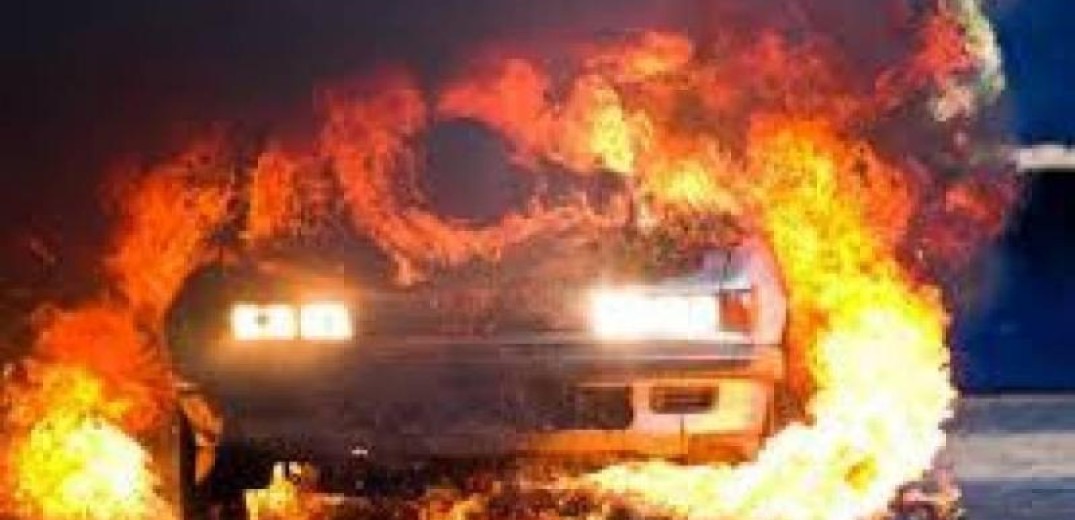 Θεσσαλονίκη: Αυτοκίνητο τυλίχτηκε στις φλόγες τα ξημερώματα