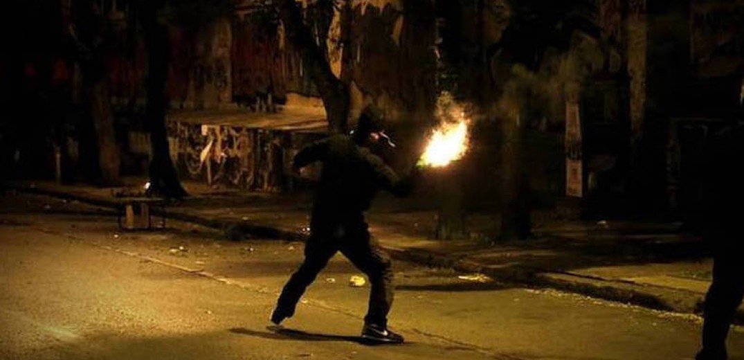 Θεσσαλονίκη: Επίθεση με μολότοφ στο αστυνομικό τμήμα Τούμπας - Ελεύθεροι οι προσαχθέντες 