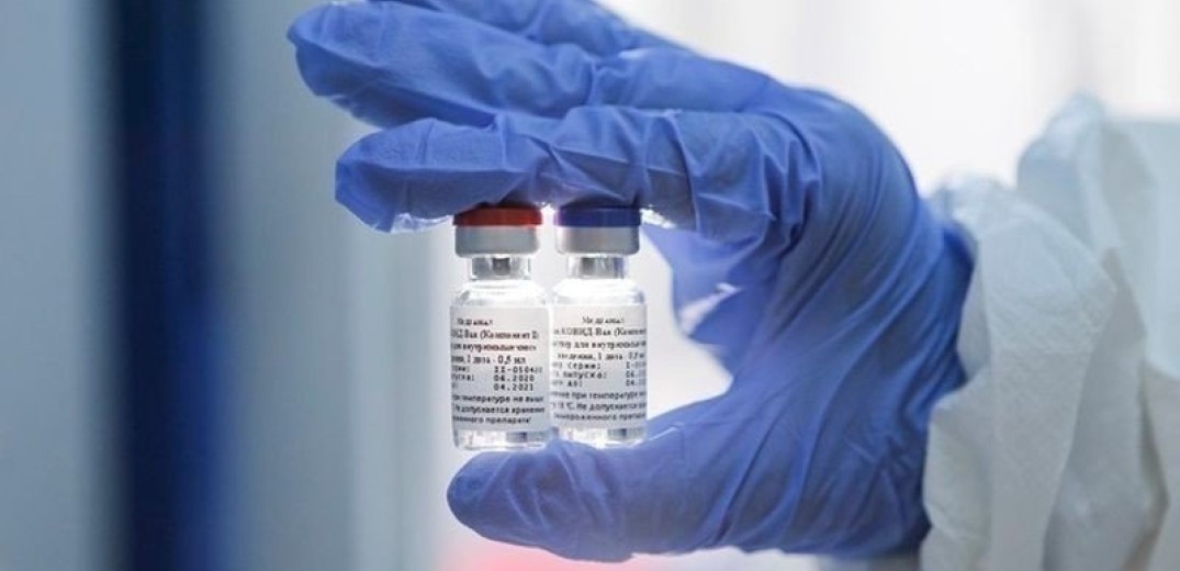 Ξεκινούν δοκιμές σε ανθρώπους του συνδυασμού του εμβολίου της AstraZeneca με το Sputnik V