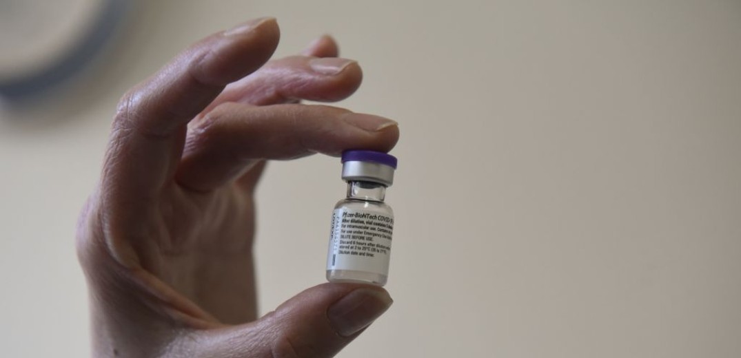 Αντιδρούν ευρωπαϊκές χώρες στη μείωση ποσοτήτων εμβολίων που παραδίδει η Pfizer