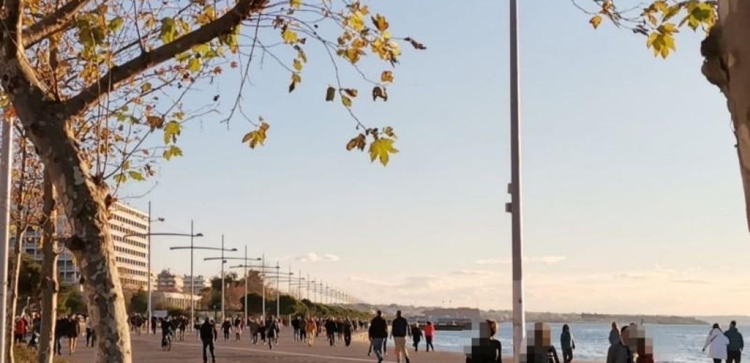 Οι εικόνες στο κέντρο της Θεσσαλονίκης θύμιζαν χθες Χριστούγεννα χωρίς… πανδημία (Φωτ.)