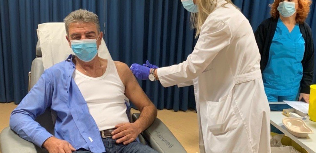 Γρεβενά: Εμβολιάστηκε κατά του κορονοϊού ο δήμαρχος Γιώργος Δασταμάνης 