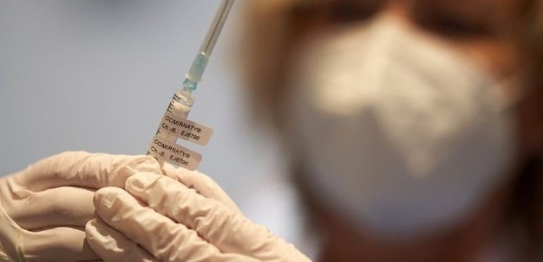 Εμβόλιο Pfizer&#x2F;BioNTech: Ιαπωνική εταιρεία έφτιαξε σύριγγα που βγάζει επτά δόσεις από κάθε φιαλίδιο