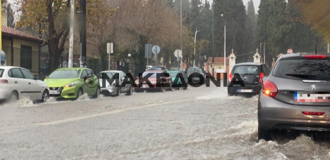Υπερχείλισαν δρόμοι στη Θεσσαλονίκη από την καταιγίδα (βίντεο & φωτ.)
