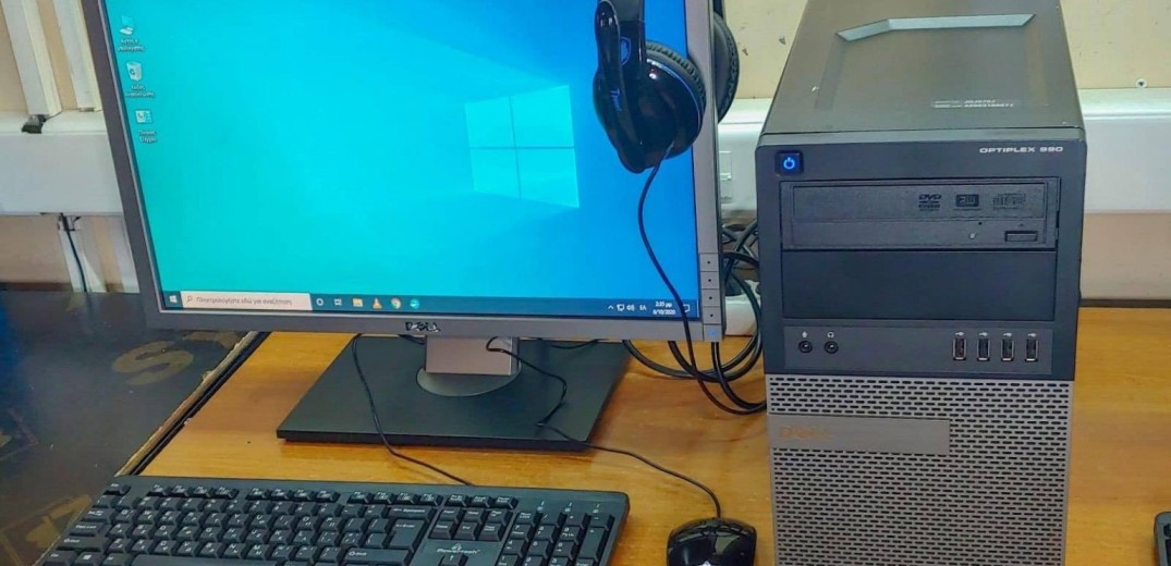 Με νέους ηλεκτρονικούς υπολογιστές εξοπλίζονται τα σχολεία του δήμου Σιθωνίας