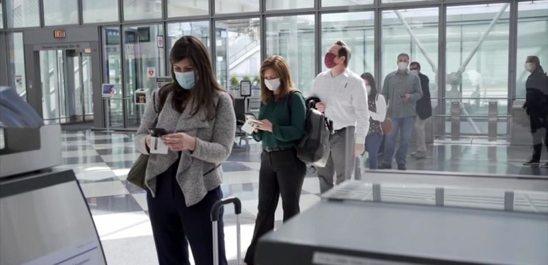 Τέλος η υποχρεωτική μάσκα σε αεροδρόμια και πτήσεις από σήμερα: Οι κανόνες θα διαφέρουν σε κάθε εταιρεία