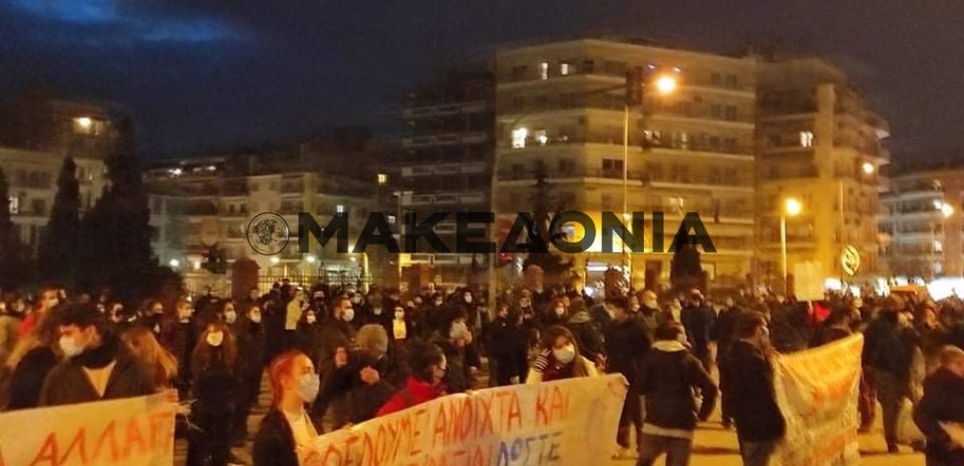 Θεσσαλονίκη: «ΟΧΙ» στο νομοσχέδιο της Κεραμέως, φώναξαν φοιτητές έξω από το ΥΜΑΘ (φωτ.)