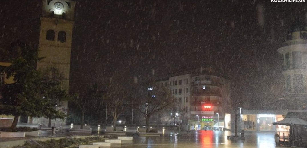 Με νέα χιονόπτωση ξεκίνησε η δεύτερη φάση της κακοκαιρίας «Λέανδρος» στην Κοζάνη (βίντεο, φωτ.)