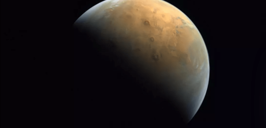 Το διαστημικό σκάφος hope έστειλε την πρώτη του φωτογραφία από τον Άρη 