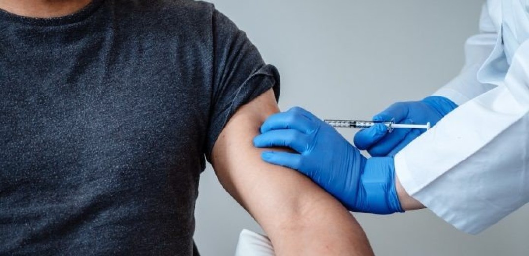 Κορονοϊός: Μια δόση εμβολίου μειώνει στο μισό τον κίνδυνο μετάδοσης του ιού μέσα στα σπίτια